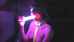 Kelly copperfield deepthroats LED glowing dildo on webcam